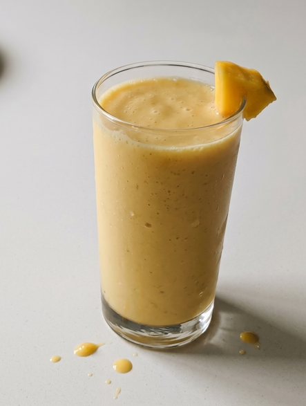 Smoothie de mango casero fácil y refrescante, listo en minutos