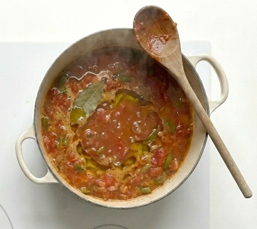 Sopas de tomate extremeñas. Receta tradicional con pan y tomate de la huerta