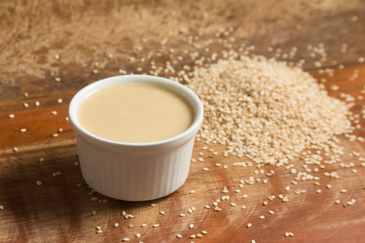 Tahini. Qué es, cómo usarlo y por qué esta pasta de sésamo conquista cada vez más cocinas