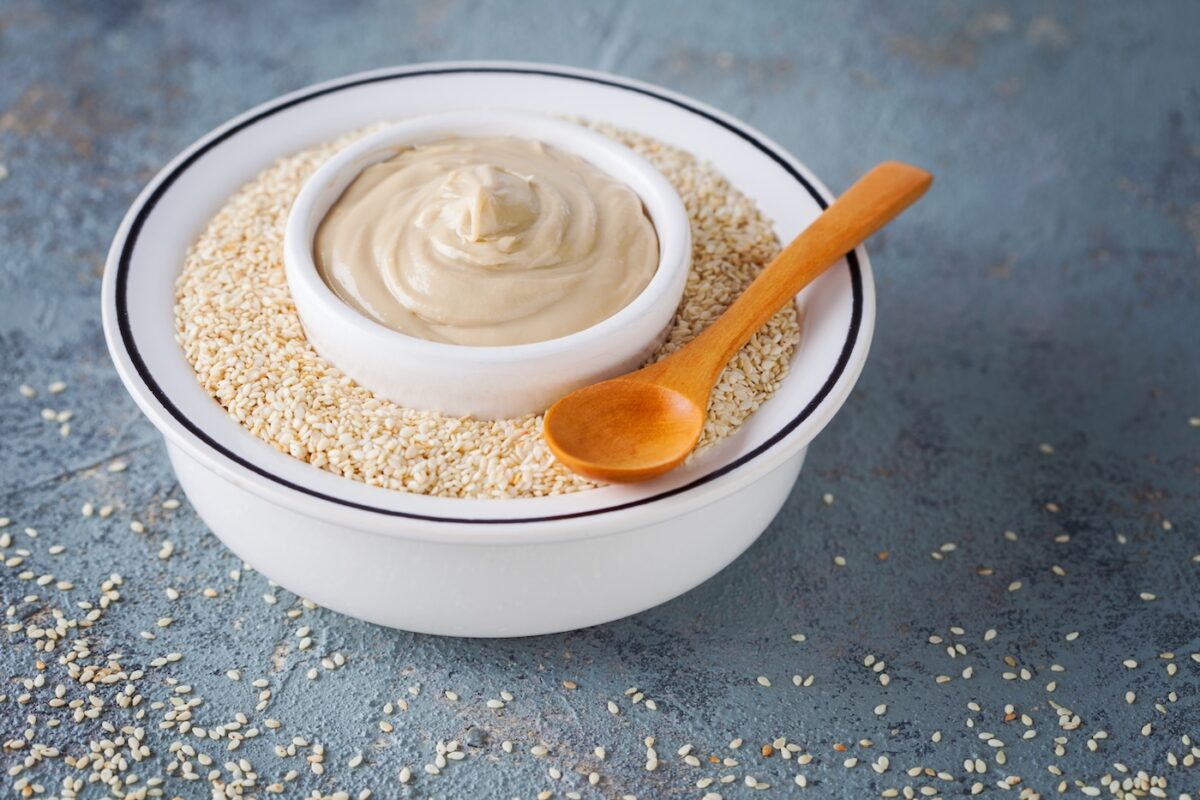 Tahini. Qué es, cómo usarlo y por qué esta pasta de sésamo conquista cada vez más cocinas