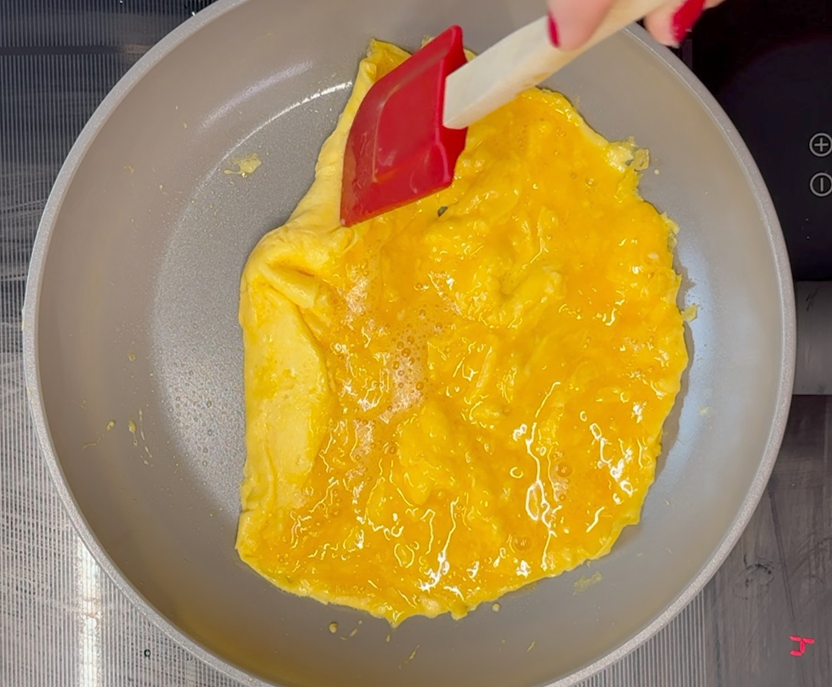 Tortilla francesa perfecta. Receta fácil para que quede jugosa, lisa y bien doblada