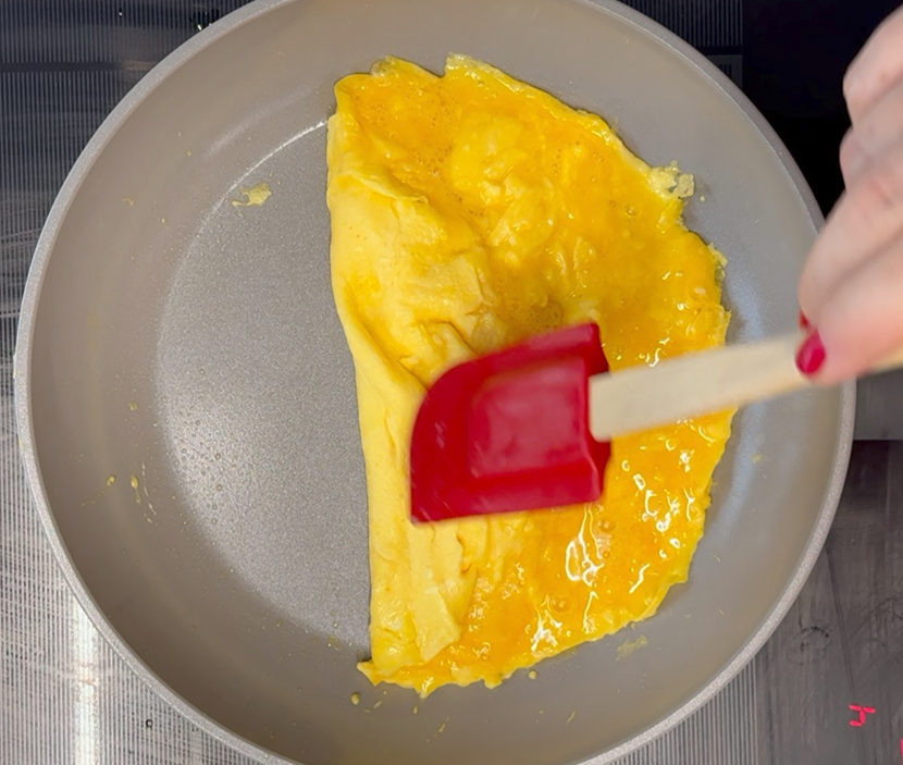 Tortilla francesa perfecta. Receta fácil para que quede jugosa, lisa y bien doblada