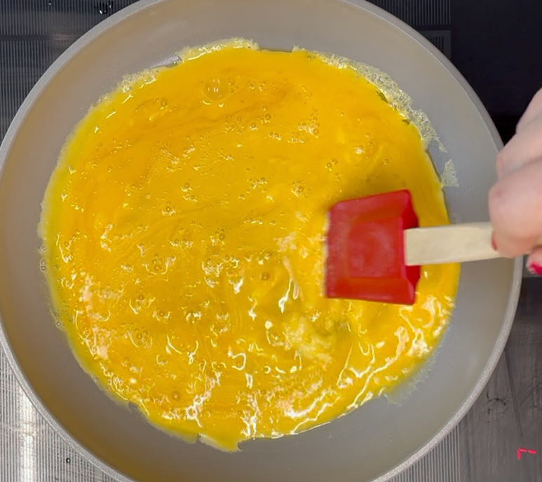 Tortilla francesa perfecta. Receta fácil para que quede jugosa, lisa y bien doblada