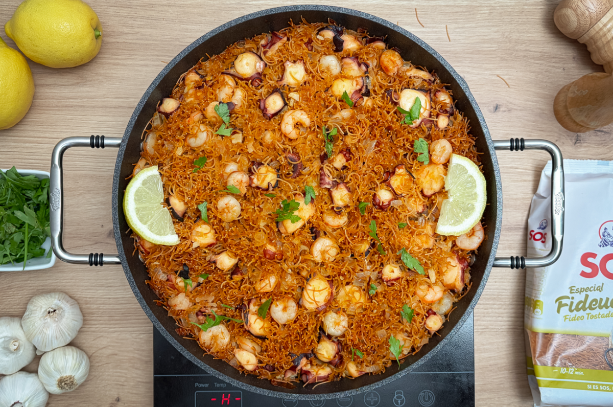 Fideuá de pulpo y gambas. Receta fácil y sabrosa que siempre sale bien