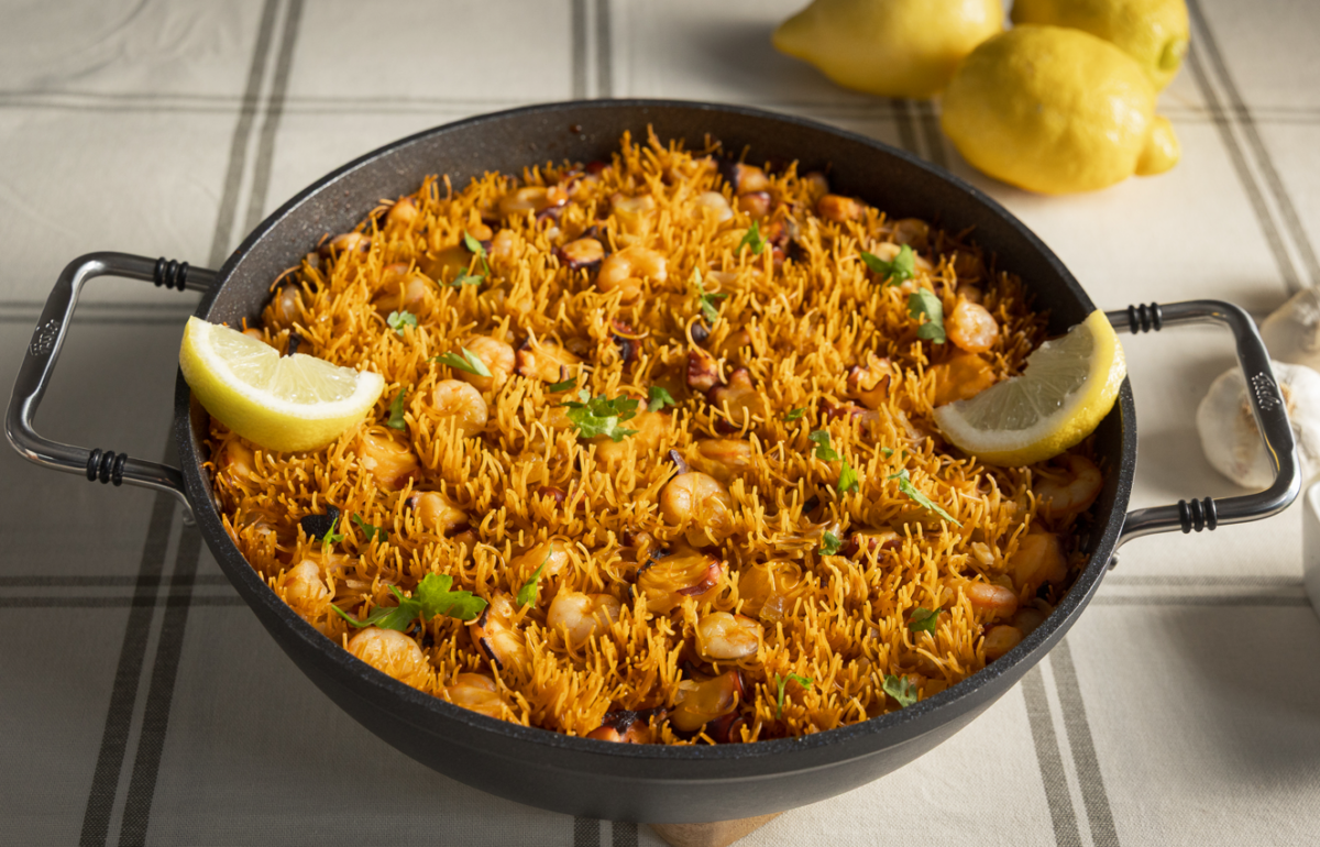Fideuá de pulpo y gambas. Receta fácil y sabrosa que siempre sale bien