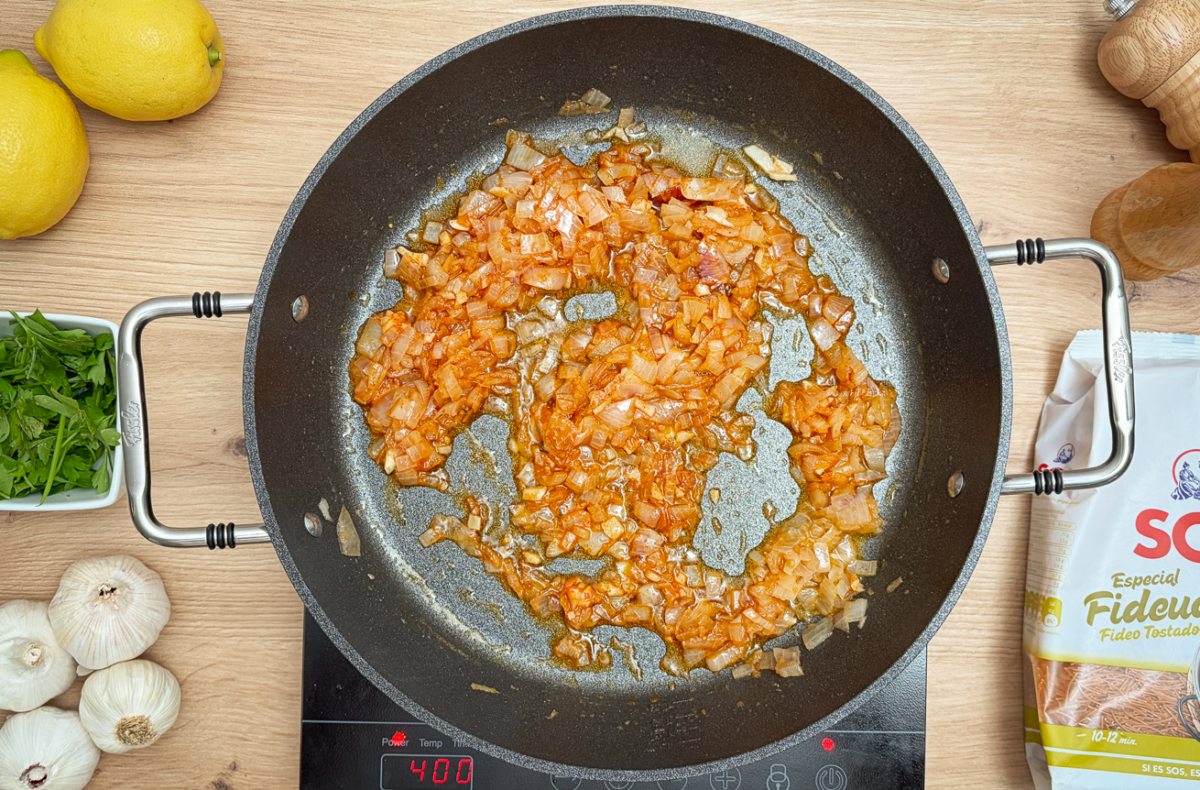 Fideuá de pulpo y gambas. Receta fácil y sabrosa que siempre sale bien