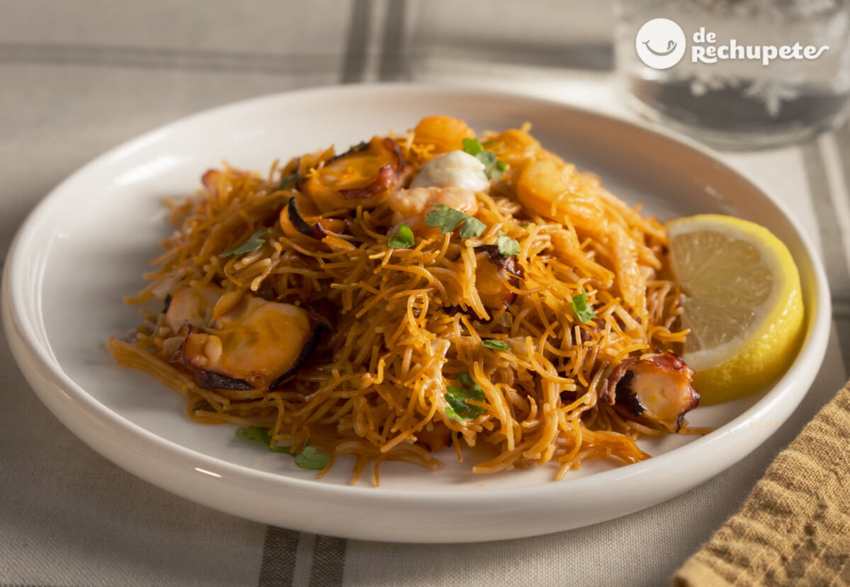 Fideuá de pulpo y gambas. Receta fácil y sabrosa que siempre sale bien