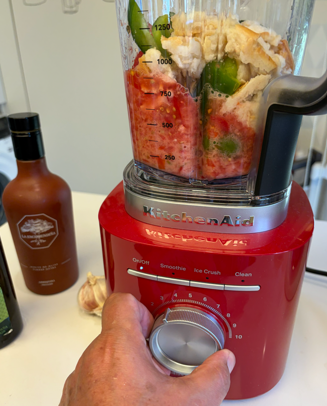 Gazpacho de sandía. Receta fácil, fresca y ligera para el verano