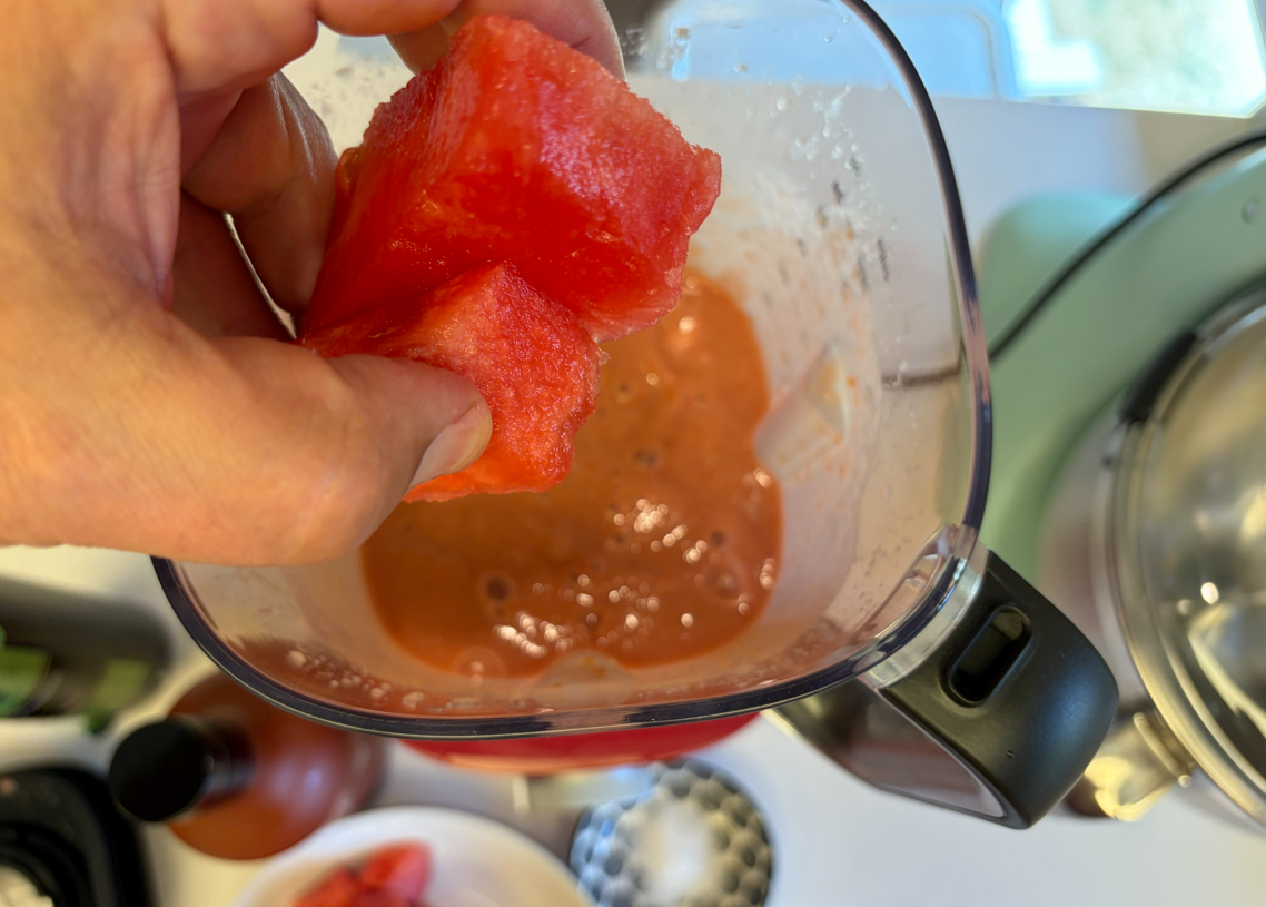Gazpacho de sandía. Receta fácil, fresca y ligera para el verano