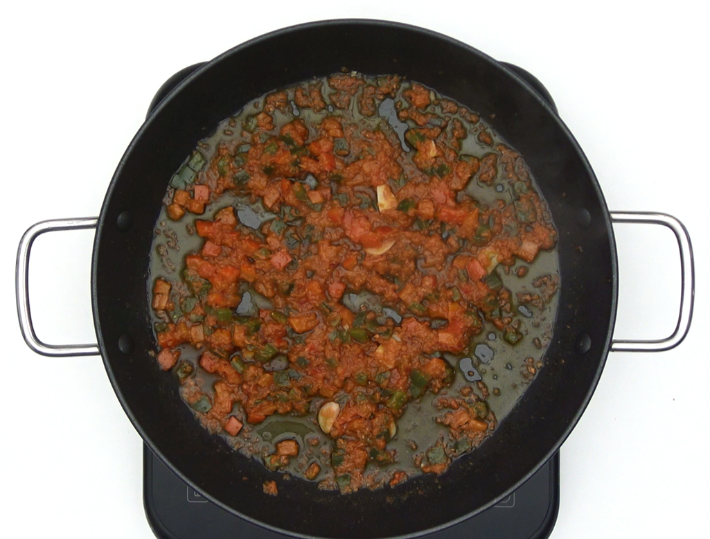 Arroz alicantino con pollo y costilla. Receta casera llena de sabor