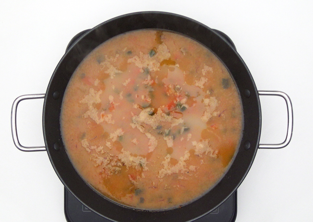 Arroz alicantino con pollo y costilla. Receta casera llena de sabor