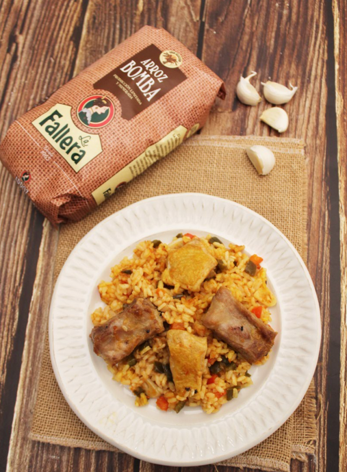 Arroz alicantino con pollo y costilla. Receta casera llena de sabor