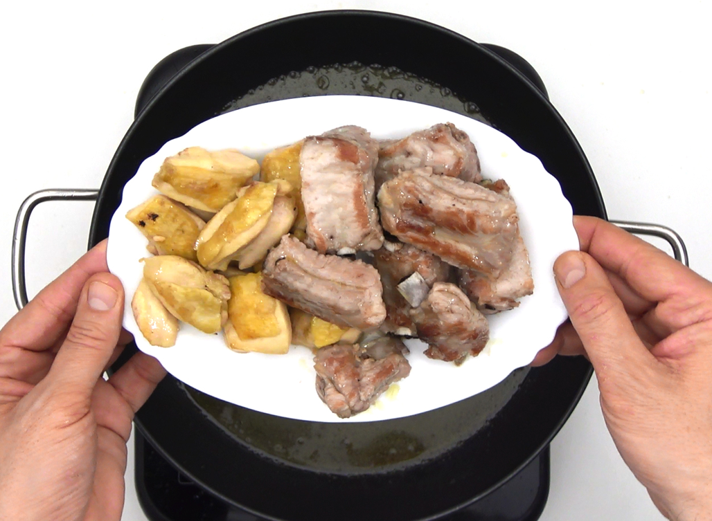 Arroz alicantino con pollo y costilla. Receta casera llena de sabor
