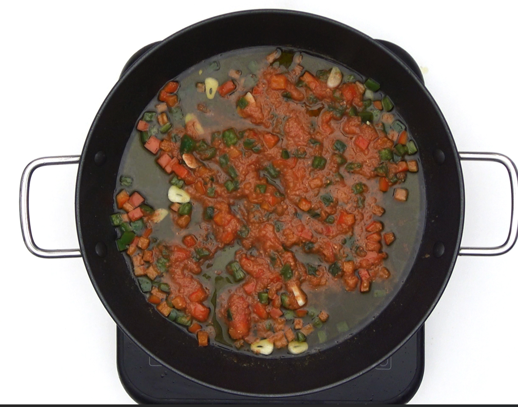 Arroz alicantino con pollo y costilla. Receta casera llena de sabor