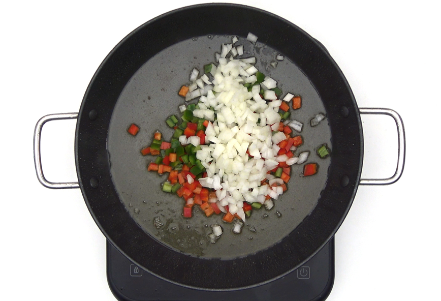 Arroz con muslitos de pollo. Receta tradicional y fácil