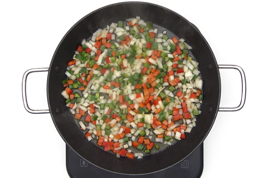 Arroz con muslitos de pollo. Receta tradicional y fácil