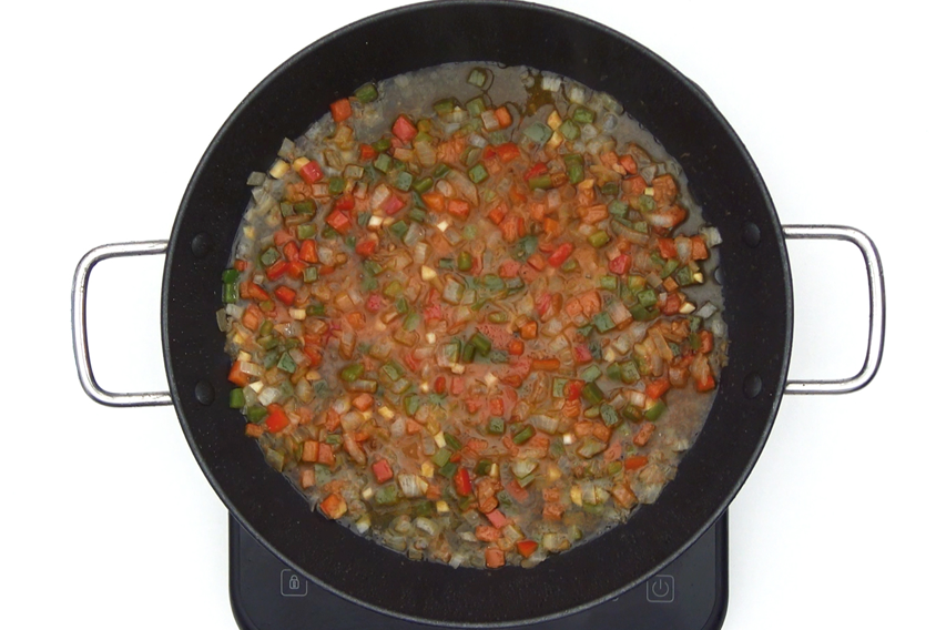 Arroz con muslitos de pollo. Receta tradicional y fácil