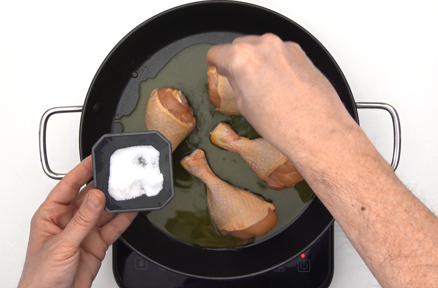 Arroz con muslitos de pollo. Receta tradicional y fácil