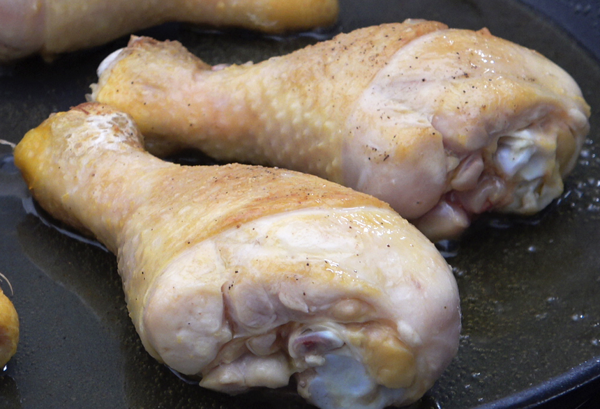 Arroz con muslitos de pollo. Receta tradicional y fácil