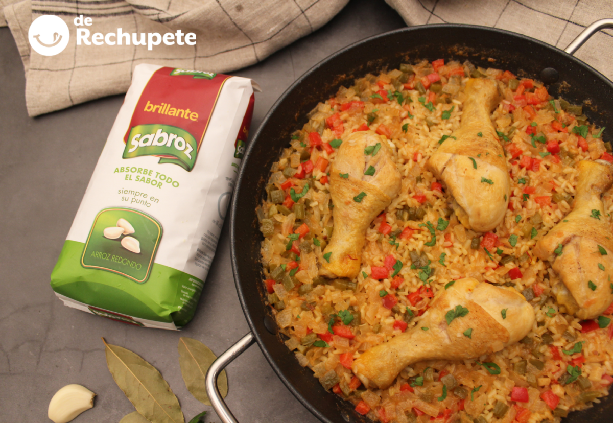 Arroz con muslitos de pollo. Receta tradicional y fácil