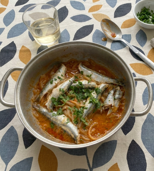 Bocartes a la cazuela, la receta cántabra que no perdona el punto del pescado