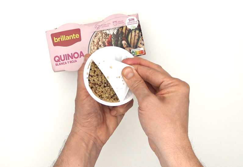 Buddha bowl de salmón ahumado con arroz basmati y quinoa. Receta fácil y saludable