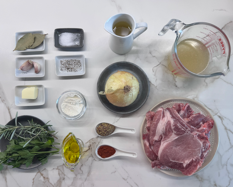 Chuletas de cerdo en salsa. Receta fácil, jugosa y con salsa para mojar pan