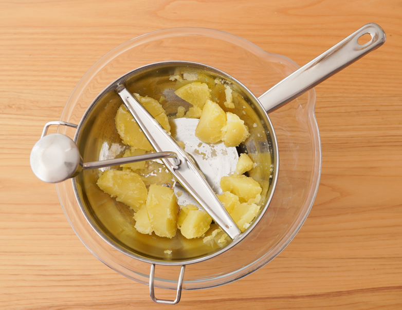 Coca de patata de Valldemossa (Mallorca). Receta tradicional mallorquina esponjosa y casera