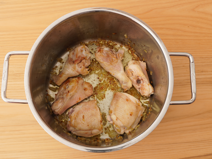 Colombo de pollo caribeño, el curry antillano que se come con arroz blanco