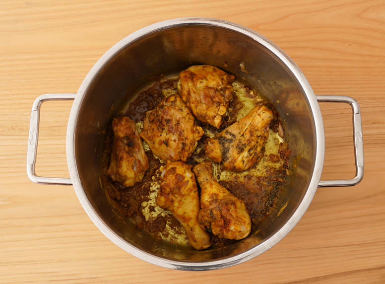Colombo de pollo caribeño, el curry antillano que se come con arroz blanco
