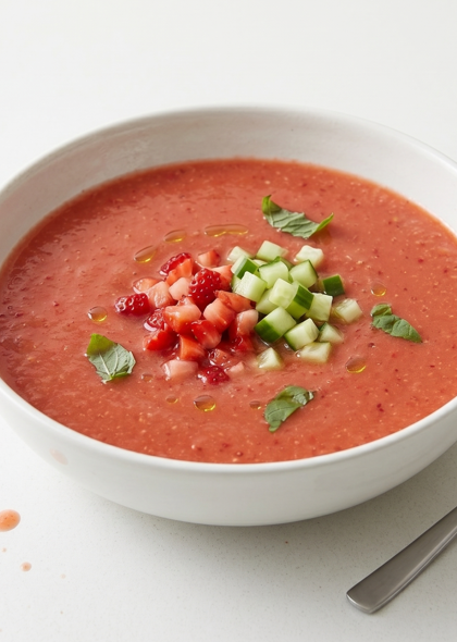 Gazpacho de fresas o fresón, una sopa fría con tomate y fruta de verdad