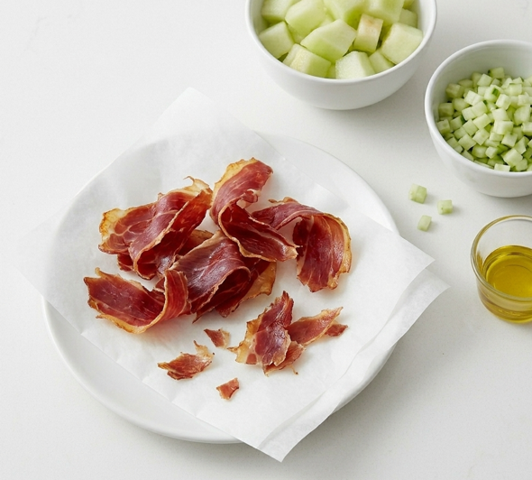 Gazpacho de melón, sin tomate y con jamón crujiente