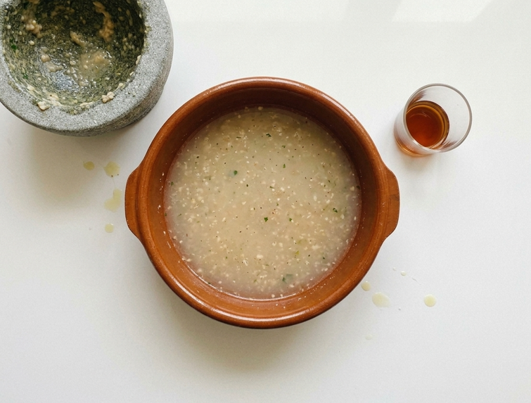 Gazpacho extremeño campero, la sopa fría que se maja en mortero