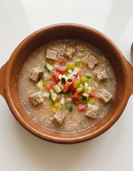 Gazpacho extremeño campero, la sopa fría que se maja en mortero
