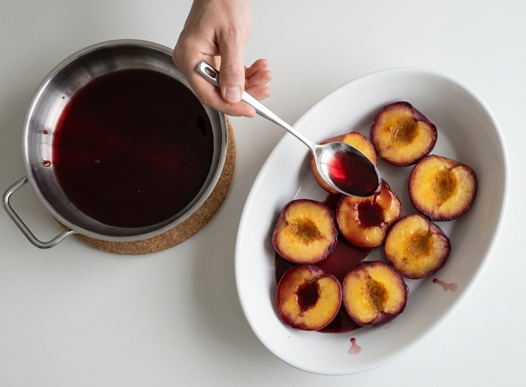 Melocotón con vino riojano, el postre de verano que se sirve bien frío
