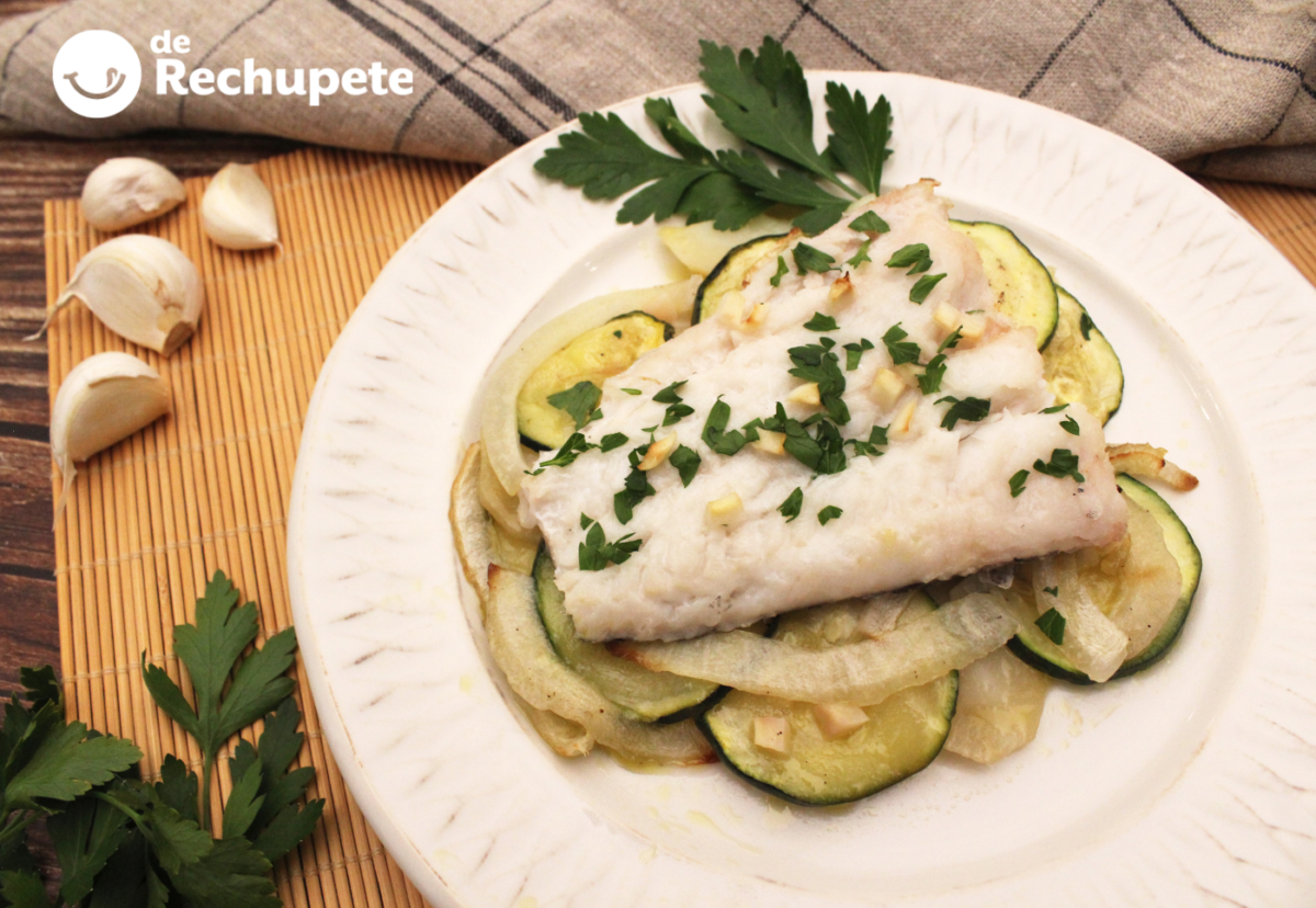 Merluza con verduras al horno: receta fácil, ligera y perfecta para el día a día