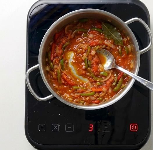 Moraga de sardinas a la malagueña, sofrito corto y pescado jugoso