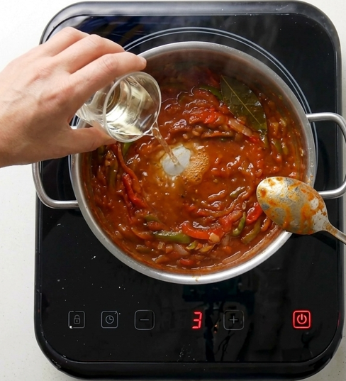 Moraga de sardinas a la malagueña, sofrito corto y pescado jugoso