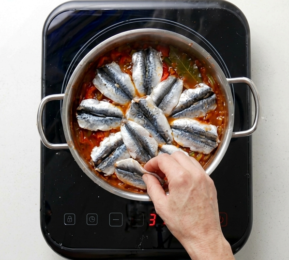 Moraga de sardinas a la malagueña, sofrito corto y pescado jugoso
