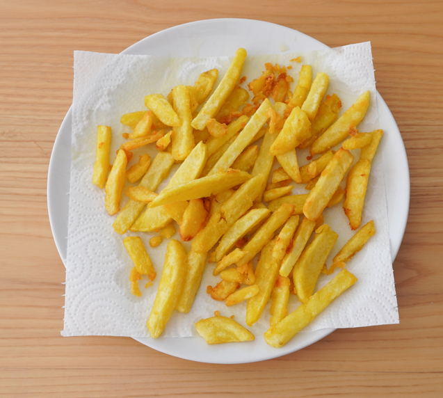 Moules-frites belgas, mejillones al vapor con patatas bien crujientes