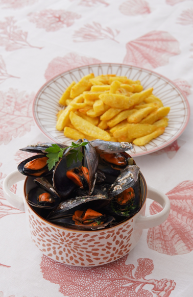 Moules-frites belgas, mejillones al vapor con patatas bien crujientes