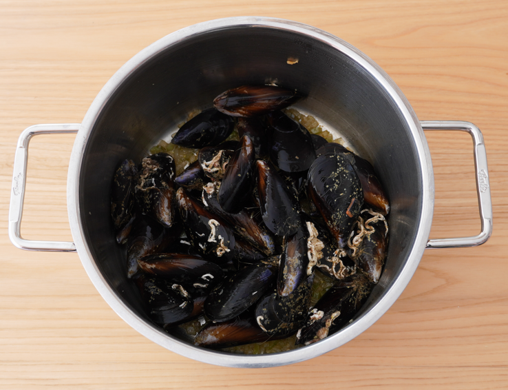 Moules-frites belgas, mejillones al vapor con patatas bien crujientes