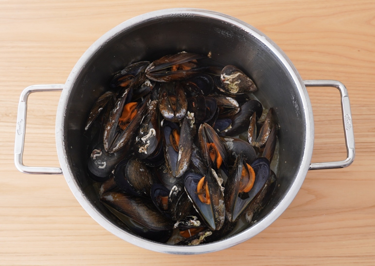 Moules-frites belgas, mejillones al vapor con patatas bien crujientes