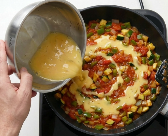 Pisto riojano, una receta de verduras con huevo cremosa y muy fácil