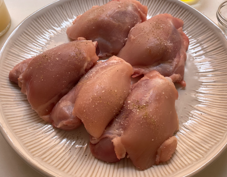 Pollo a la toscana: receta cremosa con tomate seco y espinacas fácil y rápida