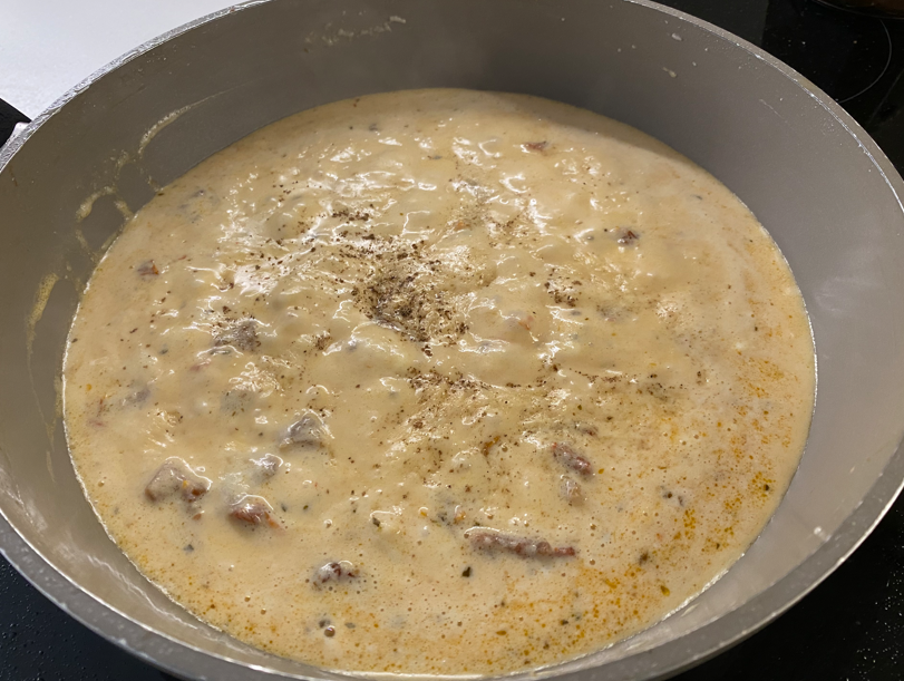 Pollo a la toscana: receta cremosa con tomate seco y espinacas fácil y rápida