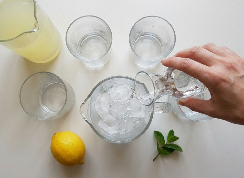 Pomada menorquina, gin con limonada para beber bien frío