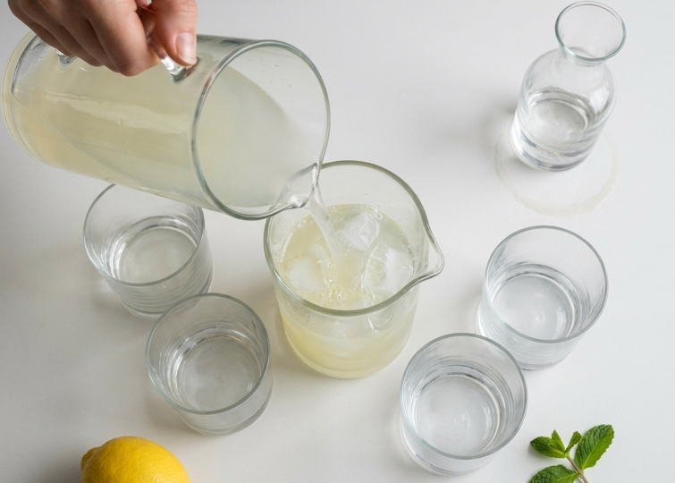 Pomada menorquina, gin con limonada para beber bien frío