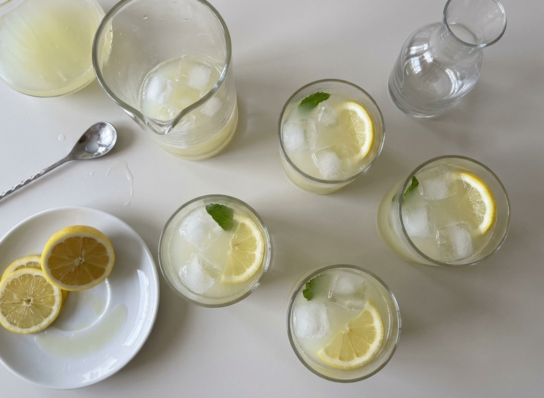 Pomada menorquina, gin con limonada para beber bien frío