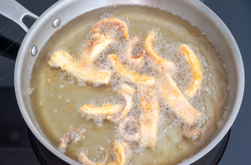 Rabas de calamar al estilo cántabro, la fritura que se sirve al momento